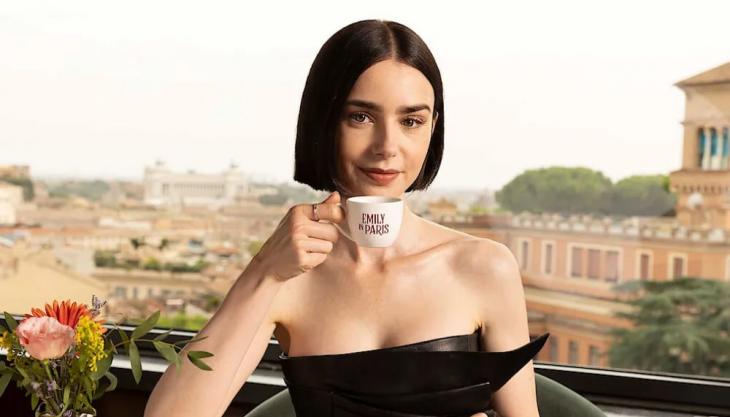 Лілі Коллінз