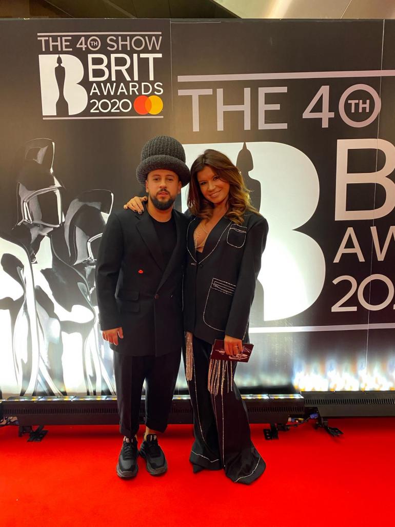 Монатик с женой на красной дорожке Brit Awards 2020