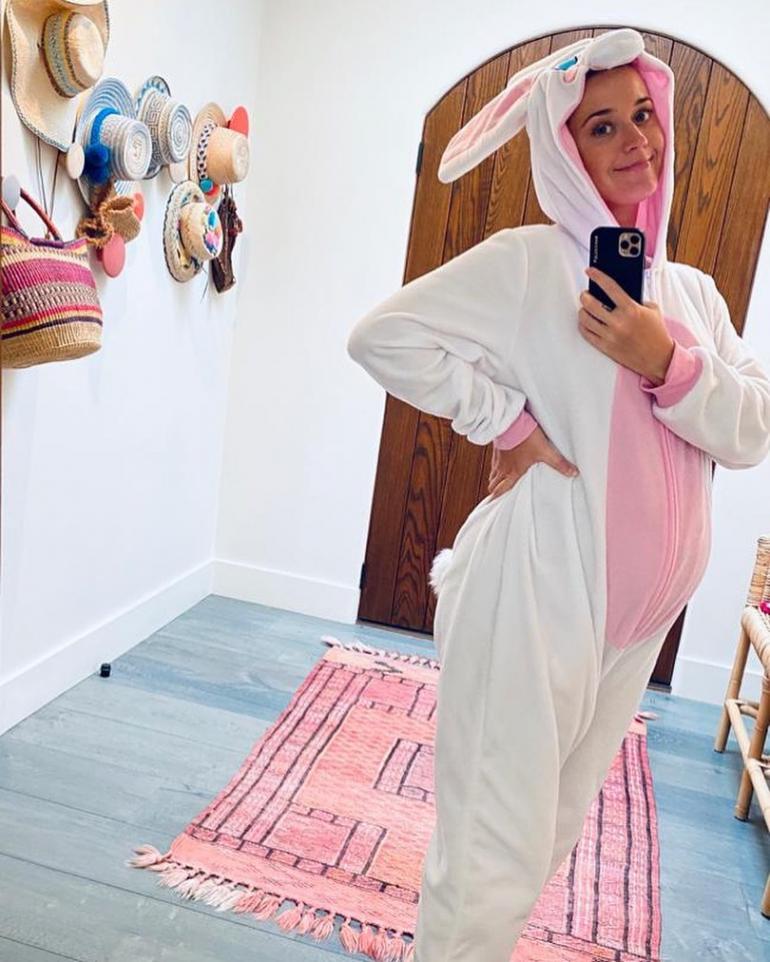 Кэти Перри в костюме кролика