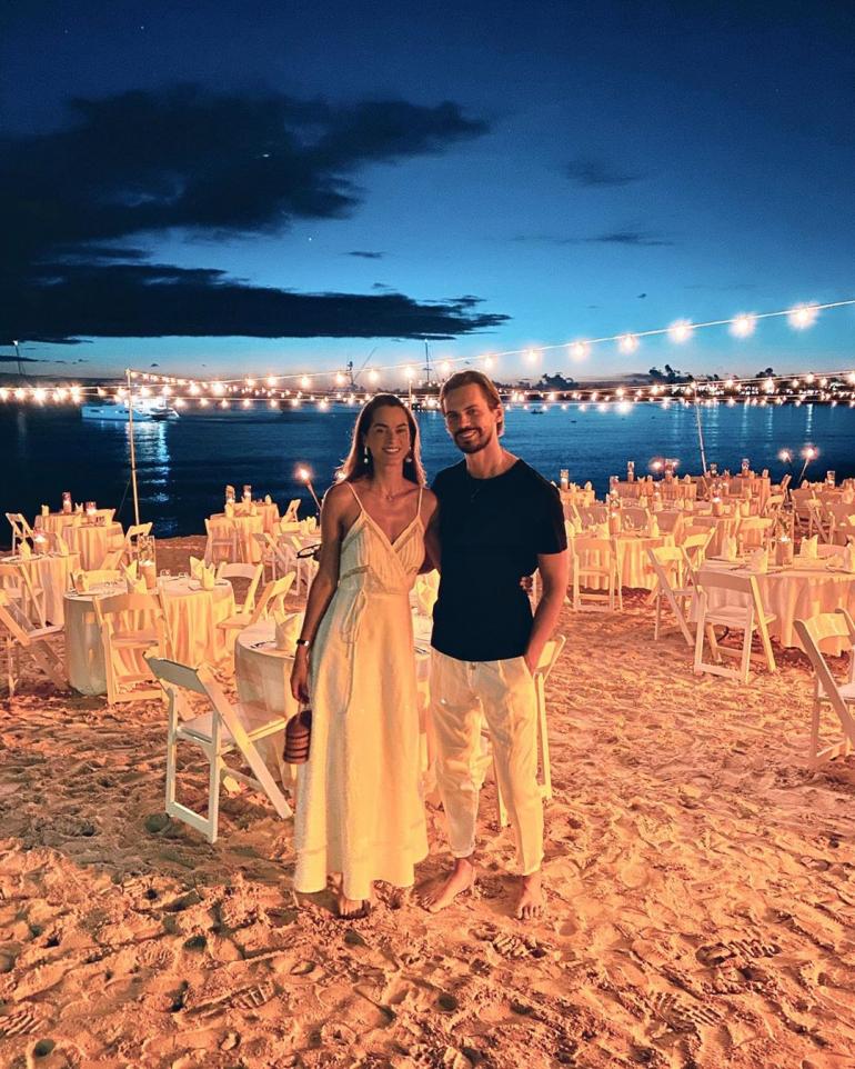 Сергеем Алисеенко с мужем на пляже