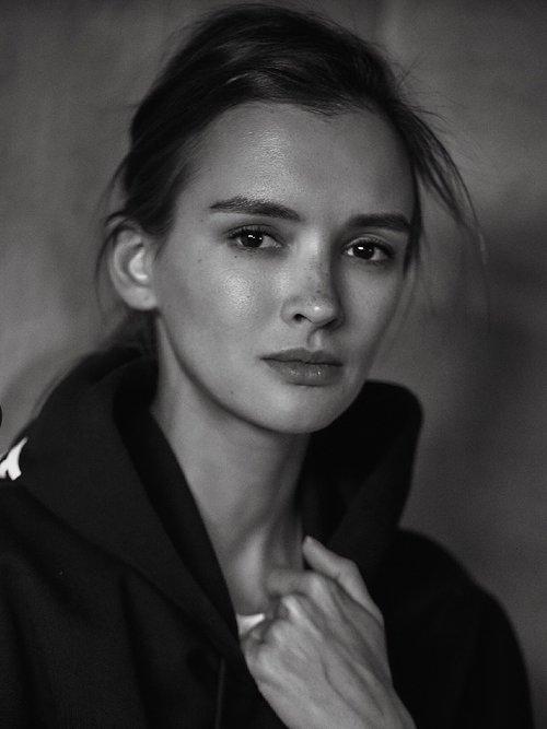Паулина Андреева черно-белый портрет
