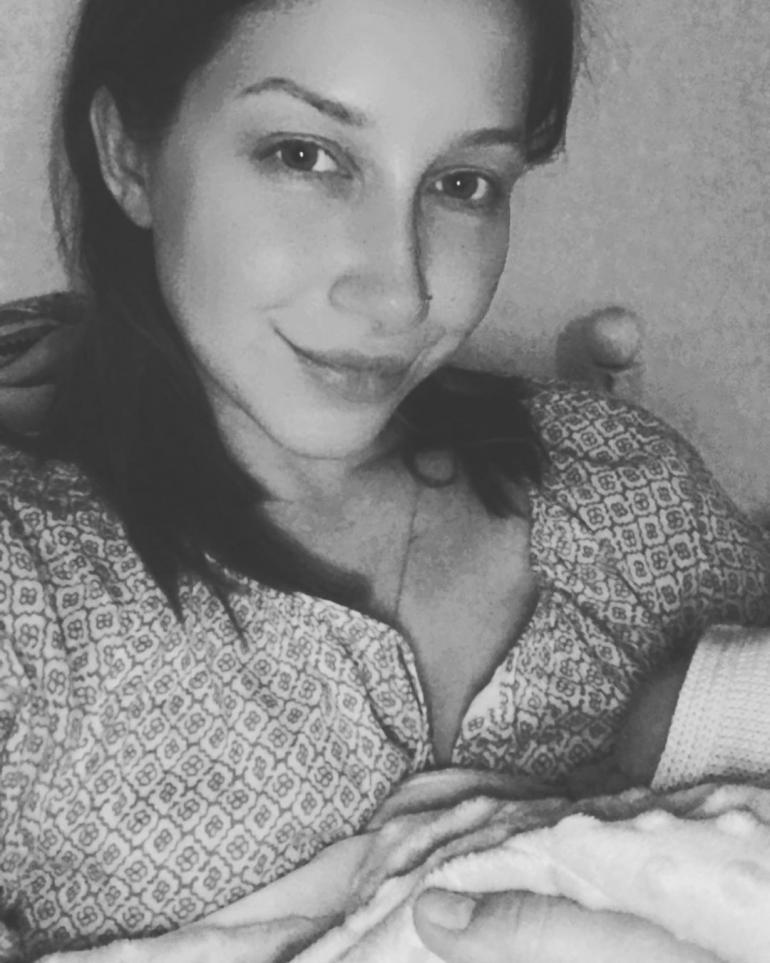 Стася Ровинская с новорожденной дочкой