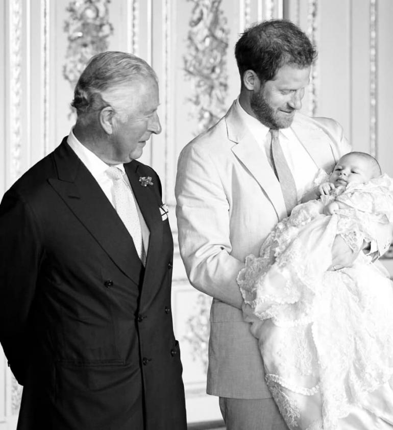 Принц Чарльз и принц Гарри с Арчи