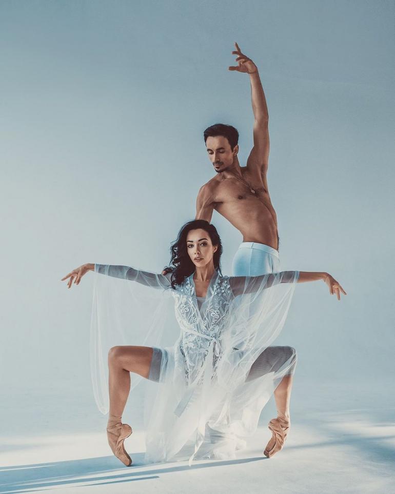 Екатерина Кухар и Александр Стоянов  атнцуют