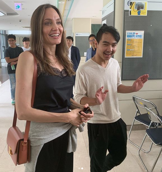 Анджелина Джоли с старшим сыном