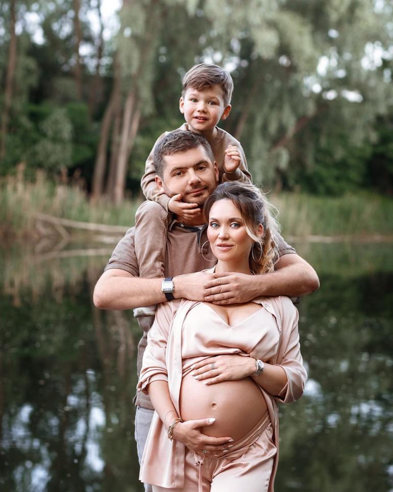 Беременная Анна Саливанчук с семьей