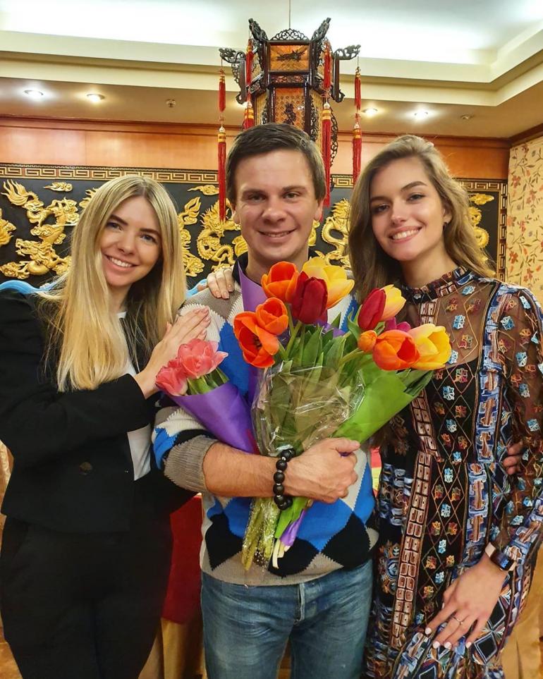 Ангелина вместе с Дмитрием Комаровым и его женой