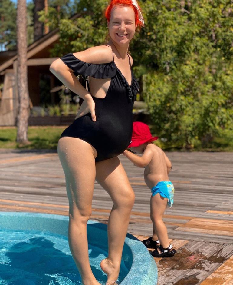 Светлана Тарабарова в купальнике
