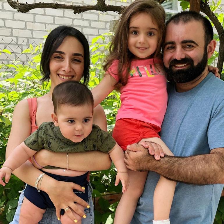 Арам Арзуманян с женой и детьми