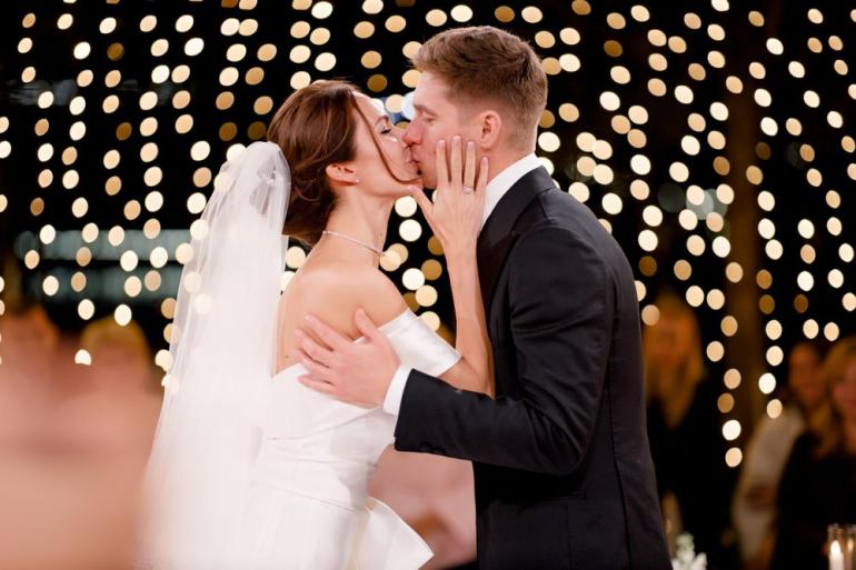 Владимир и Кристина поцелуй на свадьбе