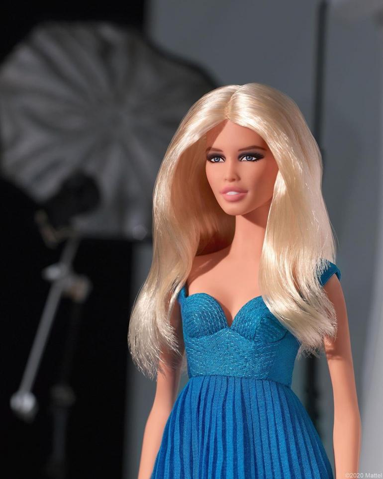 Барби Клаудиа Шиффер в голубом платье