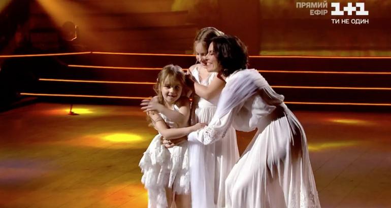 Надежда Мейхер с дочками в Танцах со звездами