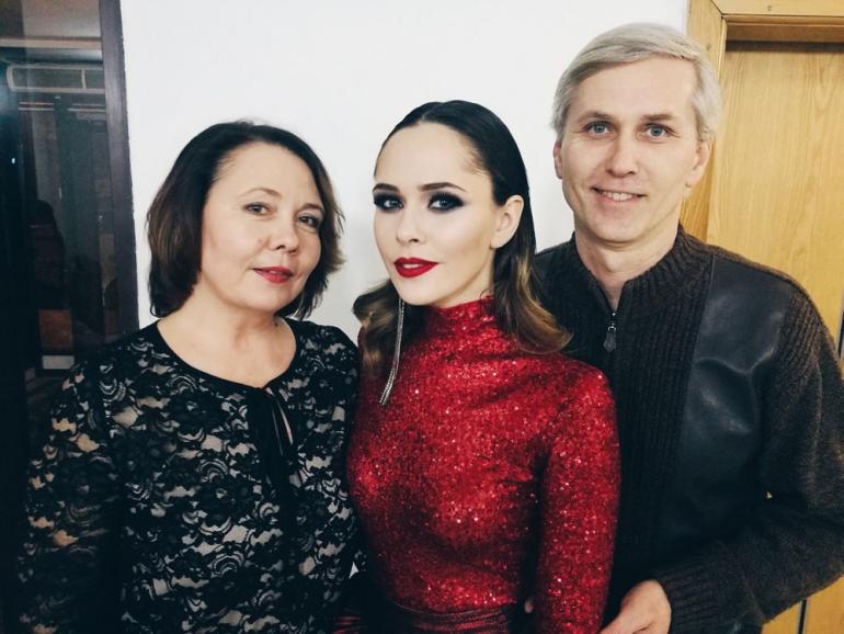 Юлия Санина с родителями