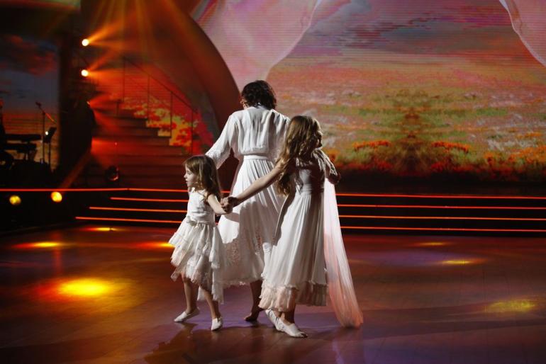Надежда Мейхер с дочками Анной и Марией в 11 эфире "Танцев со звездами"