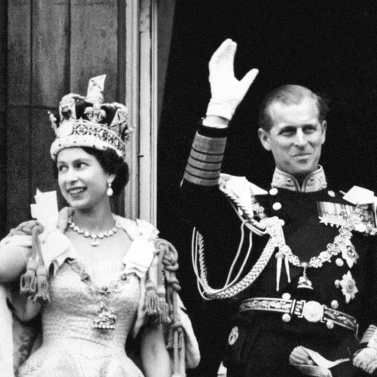 Королева Елизавета II с мужем 