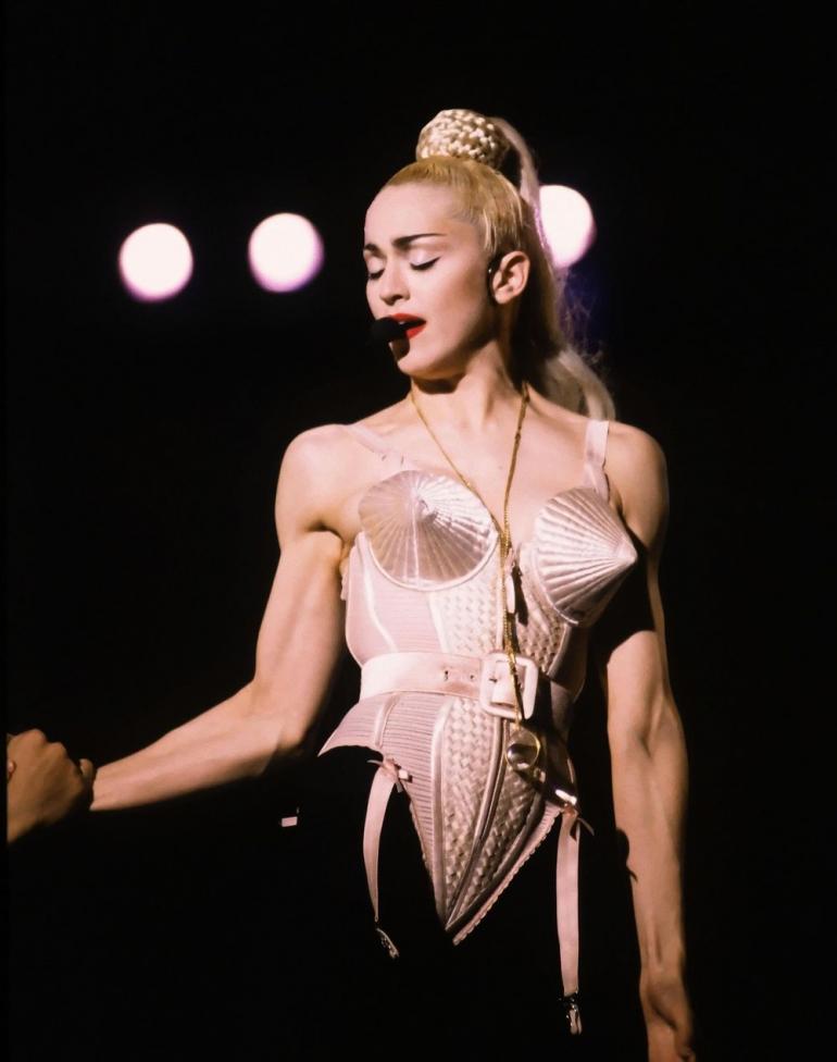 Мадонна в знаменитом боди по эскизам Жана-Поля Готье