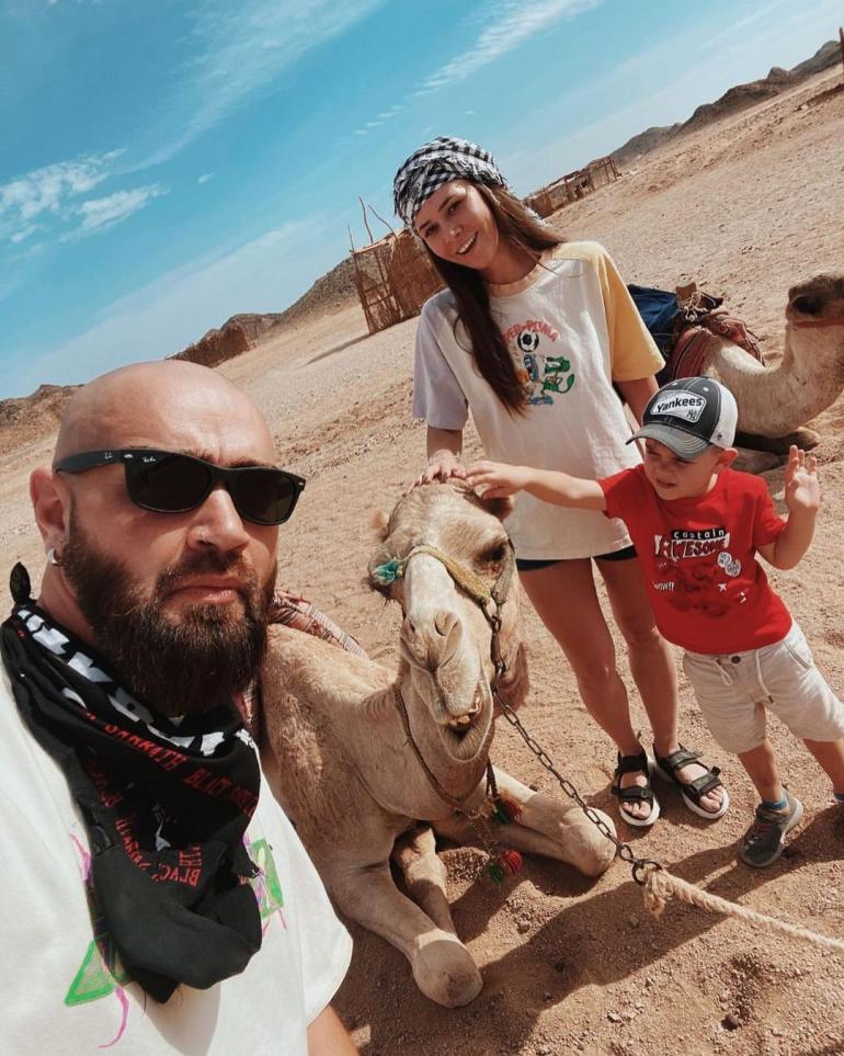 Юлия Санина с семьей в Египте