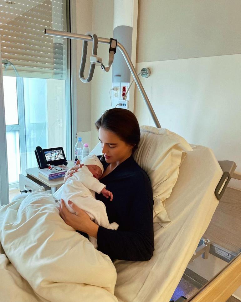 Анна Андрес с новорожденным сыном