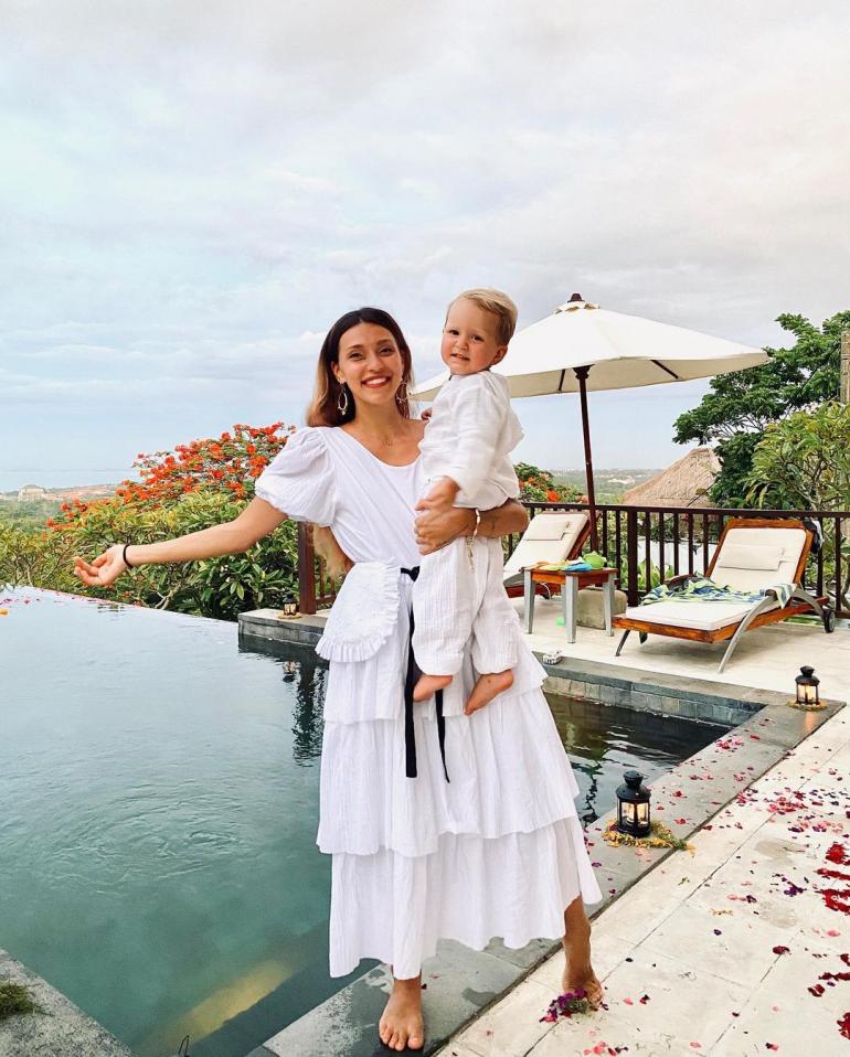 Регина Тодоренко с сыном на Бали