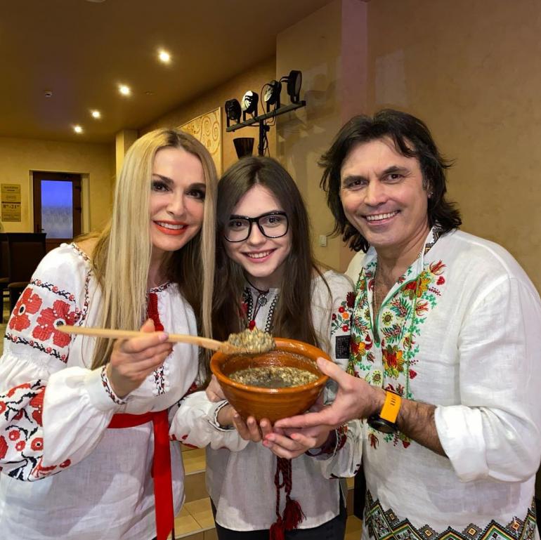 Ольга Сумская и Виталий Борисюк с дочкой Анной