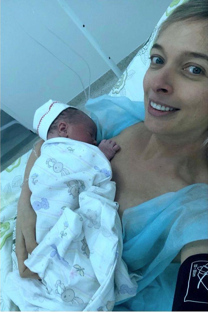Василиса Фролова с новорожденным сыном