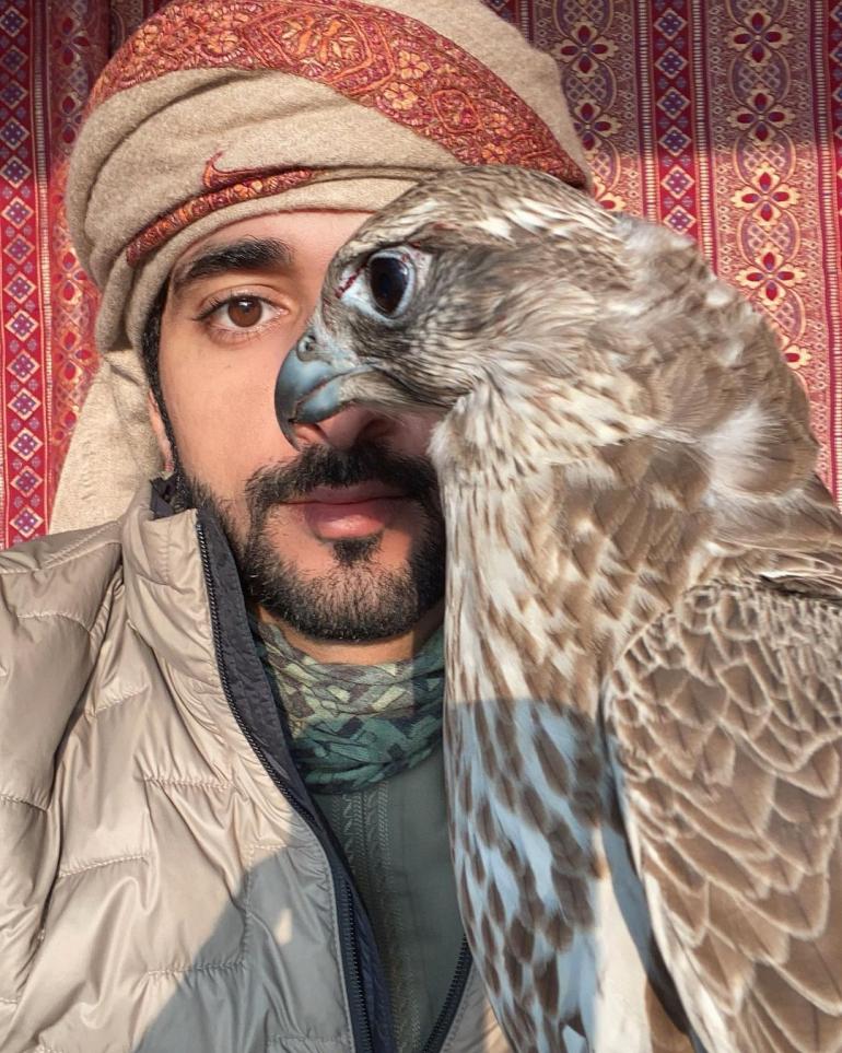 Принц Хамдан с птицей