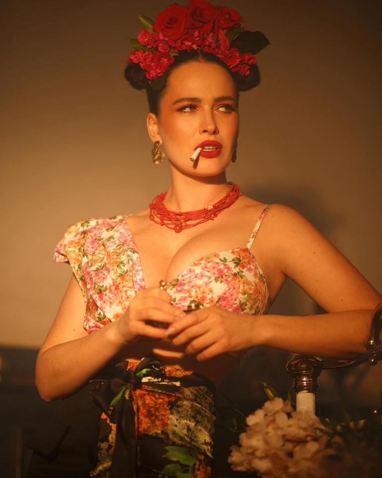 Даша Астафьева в образе Фриды Кало 