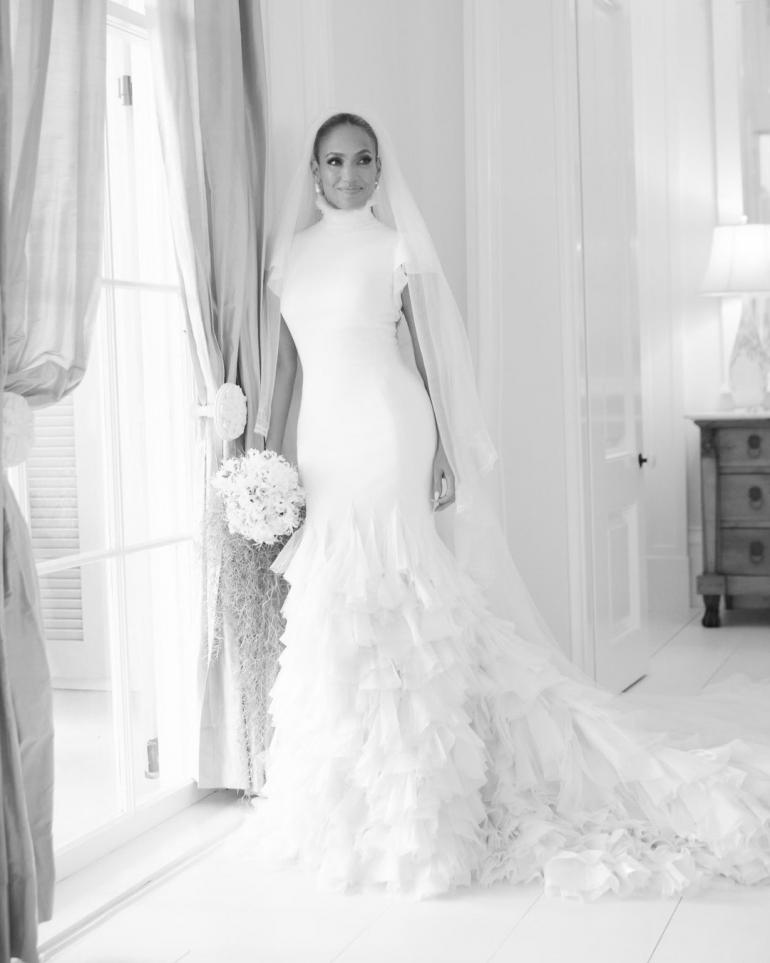 Дженніфер Лопес у весільній сукні 