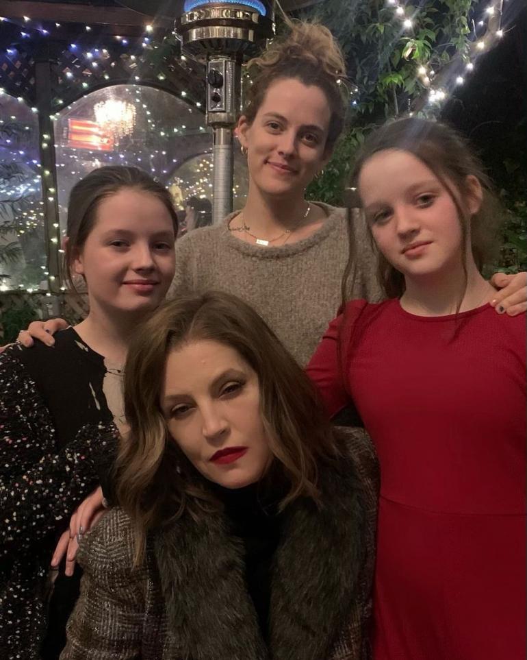 Ліза Марі Преслі з доньками