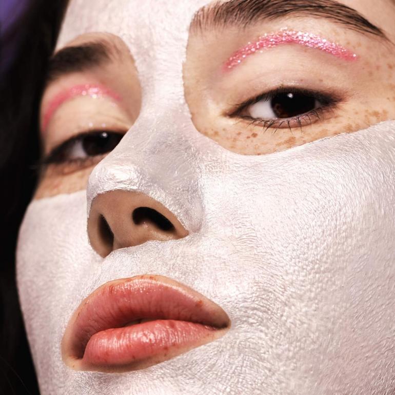 Хромована маска з ефектом перлів і діамантів