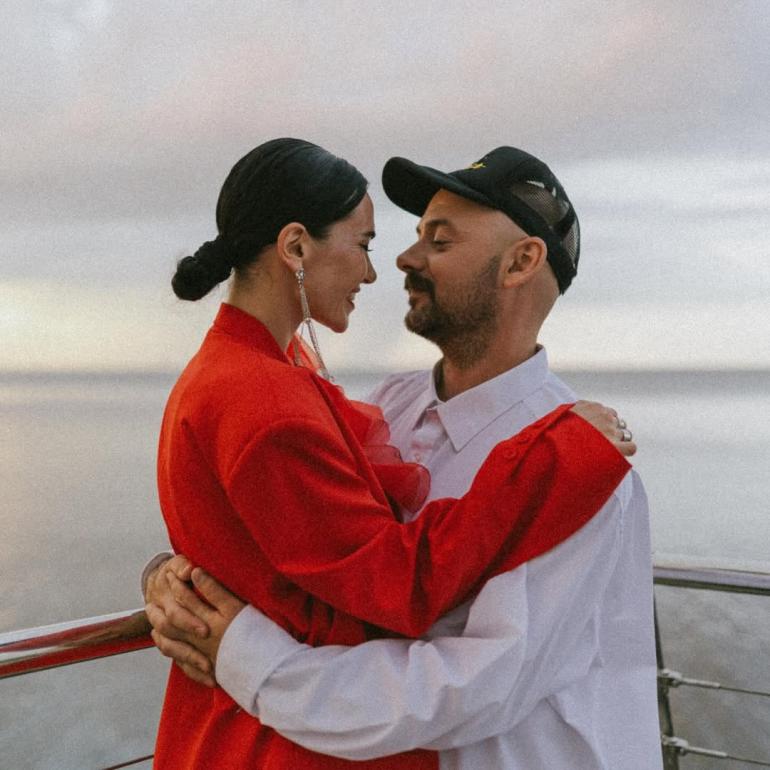 ADAM з дружиною