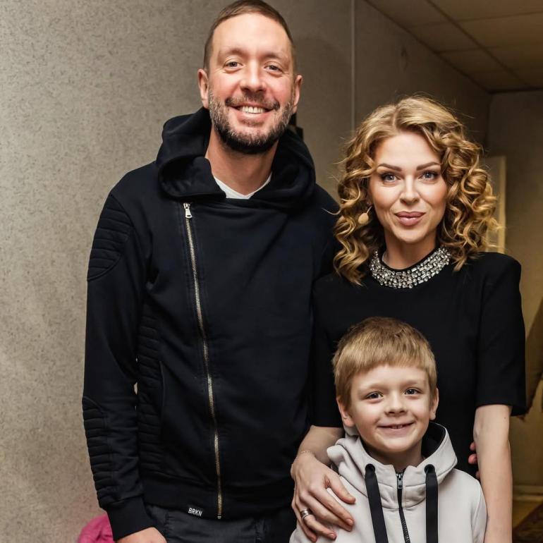 Яна Глущенко і Олег Збаращук з сином