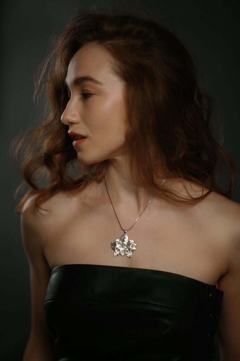 підвіс на шию