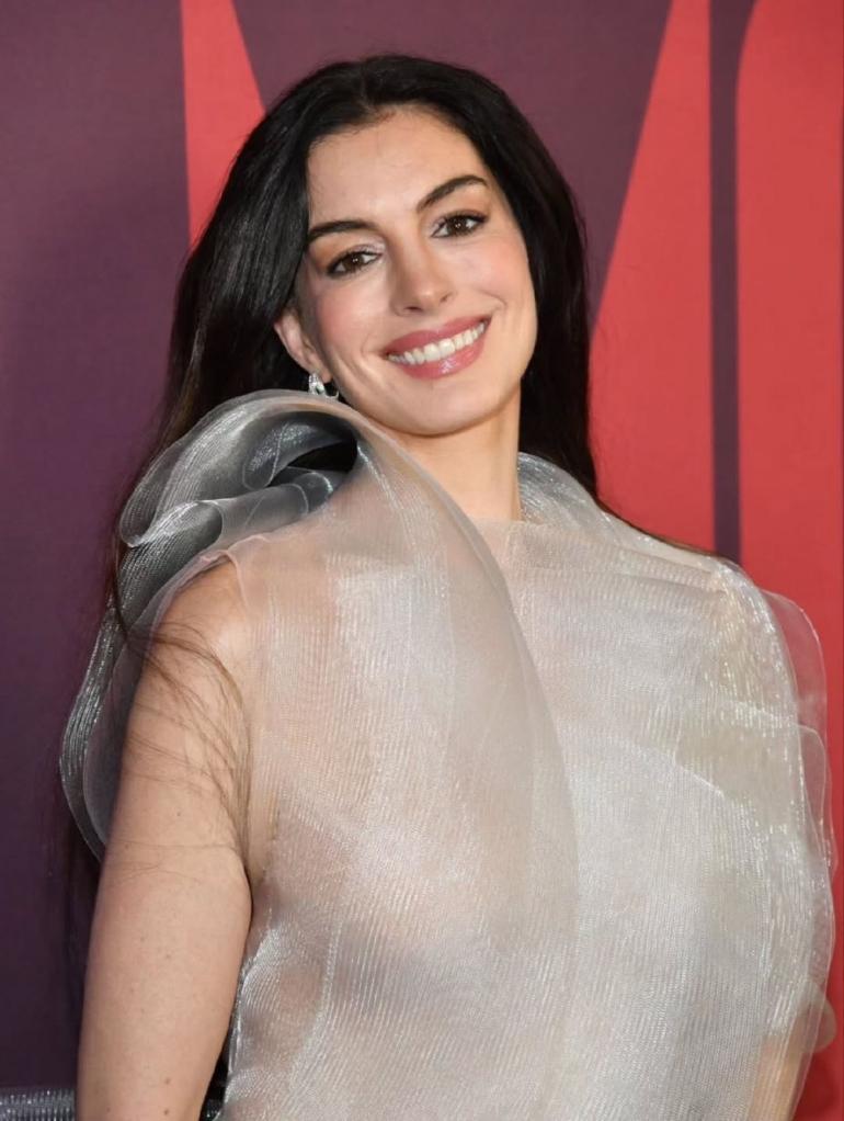 Енн Гетевей в сукні Lever Couture 