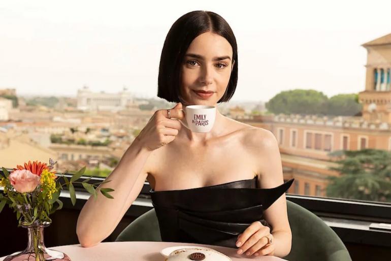 Лілі Коллінз