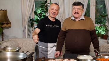 Савва Либкин и Борис Бурда готовят рагу