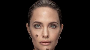 Анджелина Джоли с пчелами