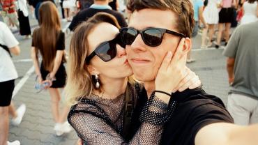 Іван Пелих з коханою дівчиною