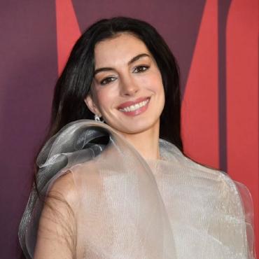 Енн Гетевей в сукні Lever Couture 