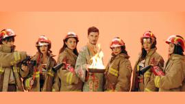 Позитив с женщинами-пожарными и горящей сковородкой
