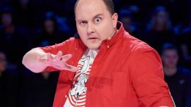 Юрий Ткач в красной рубашке