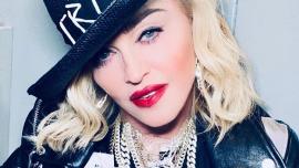 Мадонна в черной шляпе