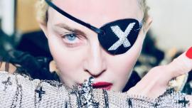 Мадонна с повязкой на глазу