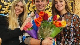 Дмитрий Комаров с женой и сестрой