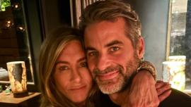 Дженніфер Еністон та Джим Кертіс