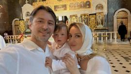 Сергій Притула з дружиною і сином у церкві