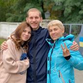 Дмитро Козацький з сестрою та мамою