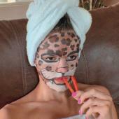 Дивна маска для обличчя